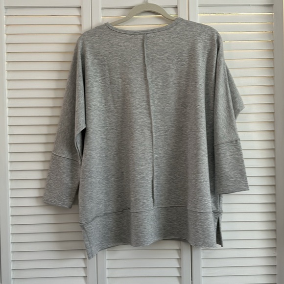 SPANX Perfect Length Top, Dolman 3/4 Sleeve
Powder / M - Picture 2 of 4